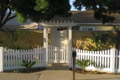 Front yard entry vinyl fence